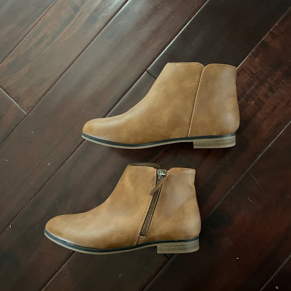 Girls boots